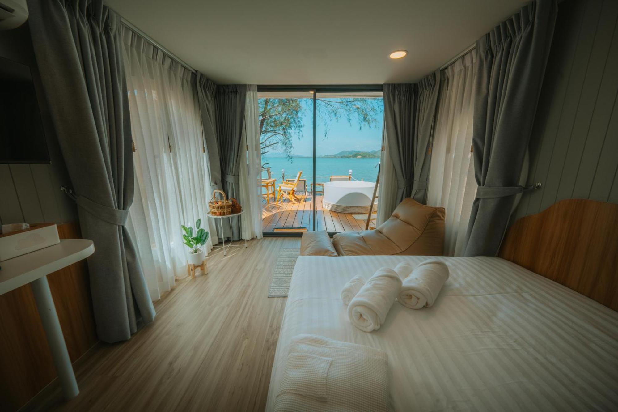 Sea Sand See Sky Beach Front Resort Phuket Buitenkant foto
