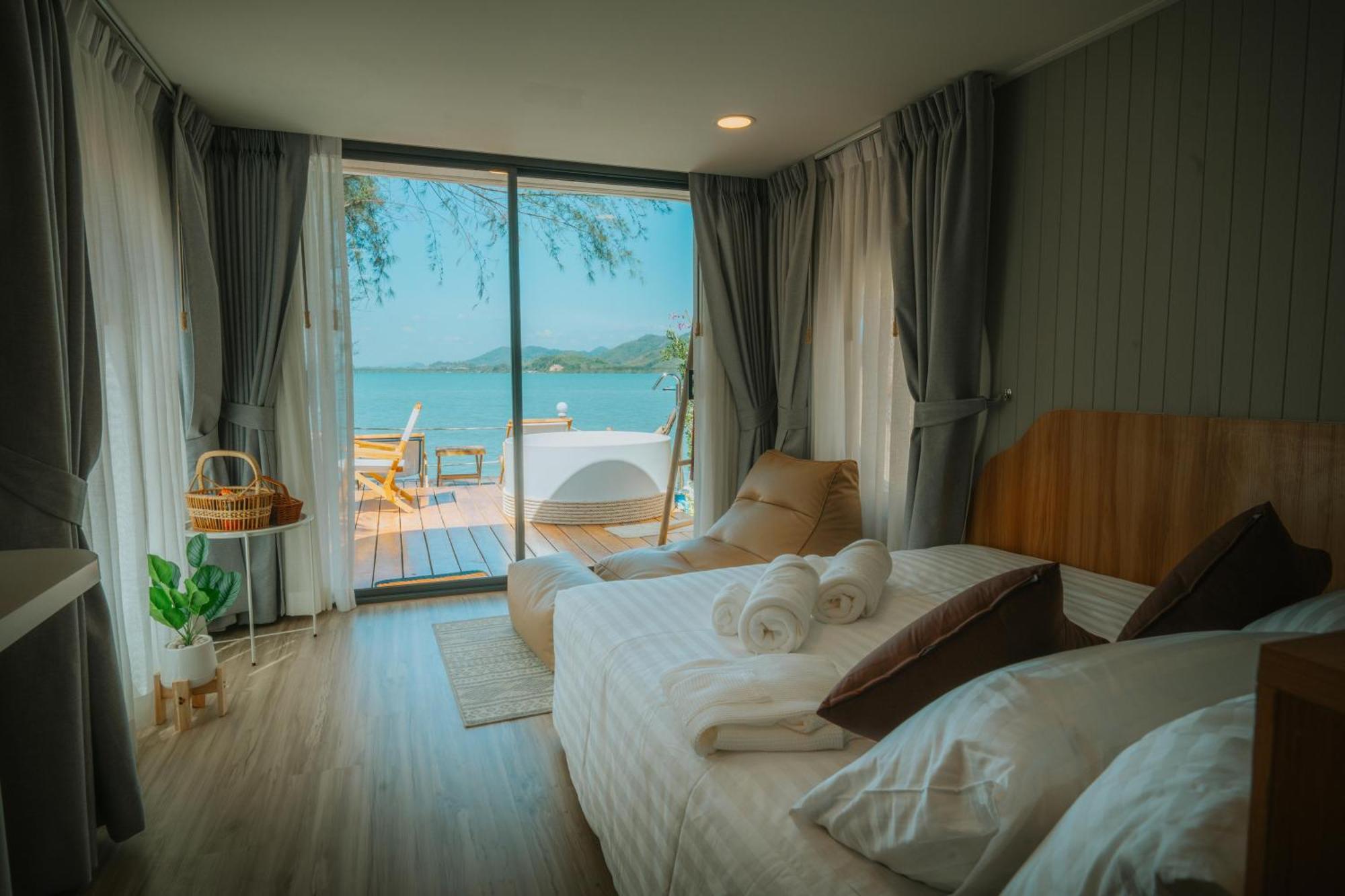 Sea Sand See Sky Beach Front Resort Phuket Buitenkant foto
