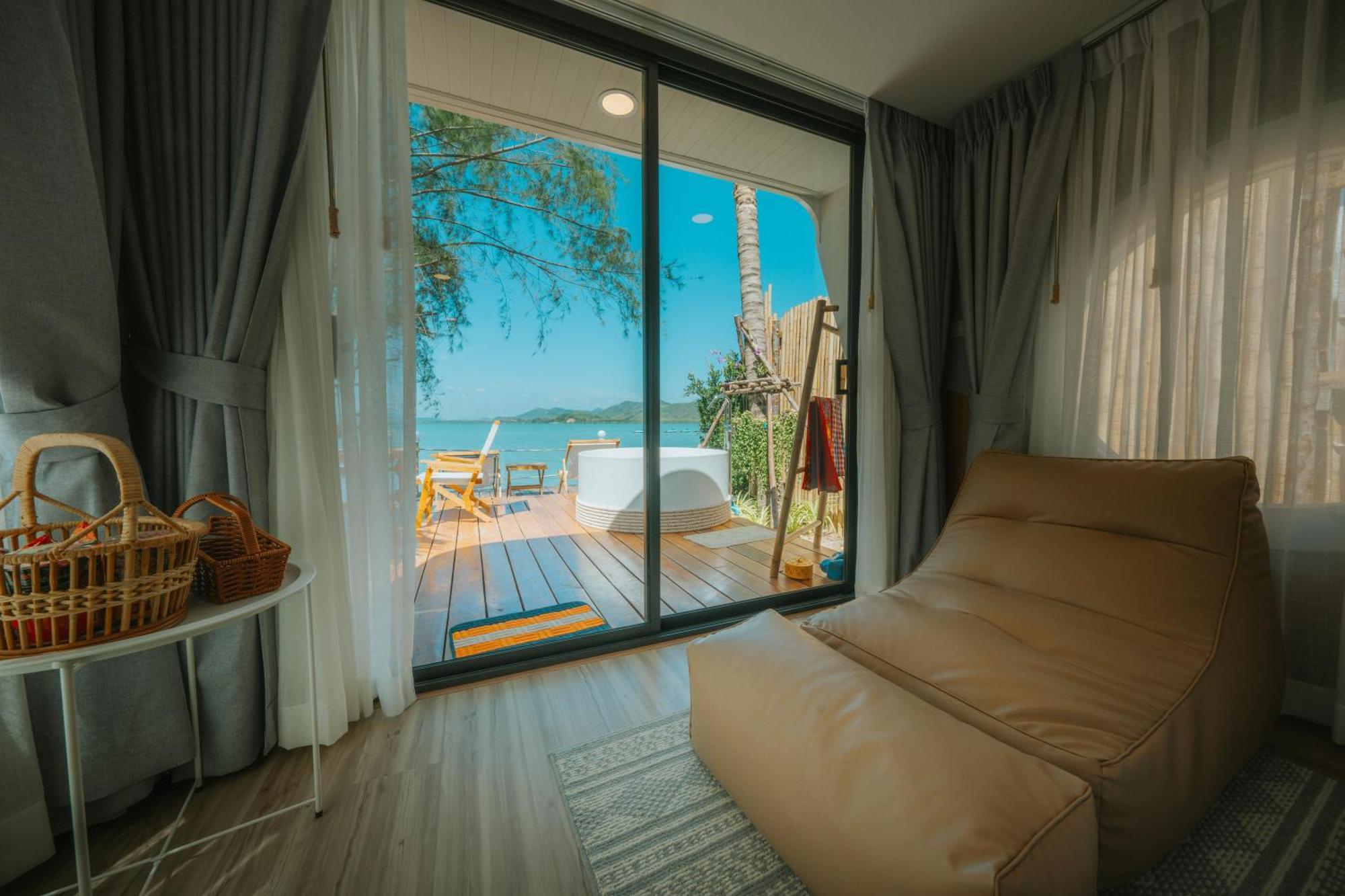 Sea Sand See Sky Beach Front Resort Phuket Buitenkant foto